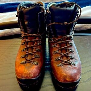 Scarpa heavy duty mountain boots size 43/10